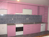 Kuhinja po meri od Egger Univera roze boje